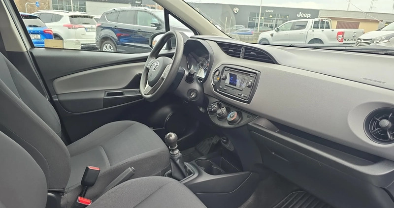 Toyota Yaris cena 47900 przebieg: 100475, rok produkcji 2019 z Miłomłyn małe 466